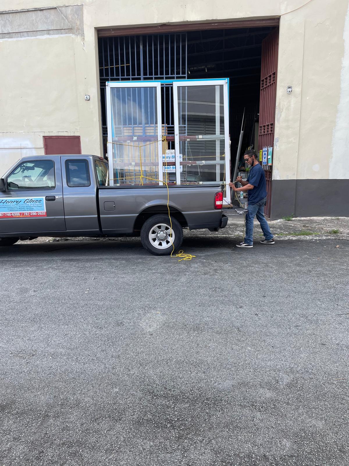 Entrega de puertas comerciales