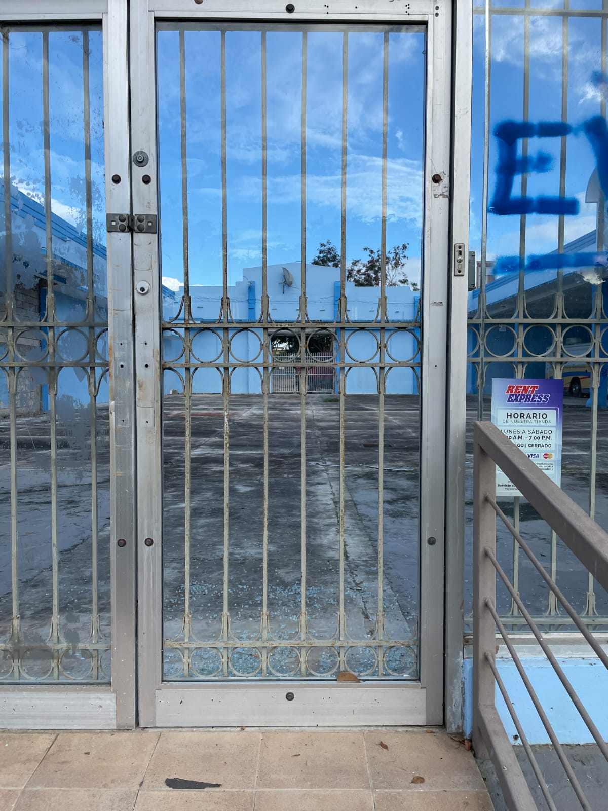 Puerta comercial de cristal