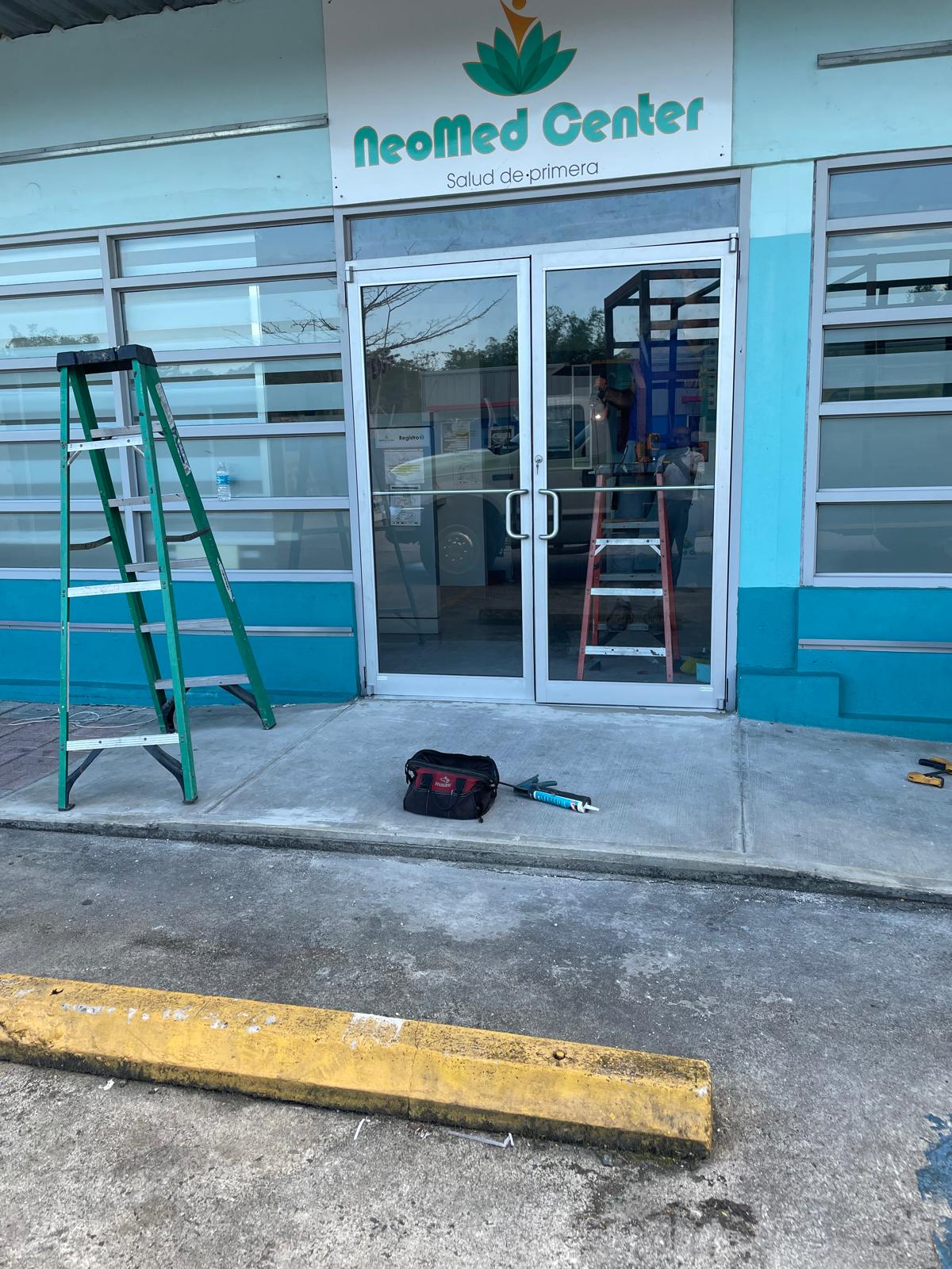 Puertas comerciales, residenciales, closet y eléctricas — trabajo 3