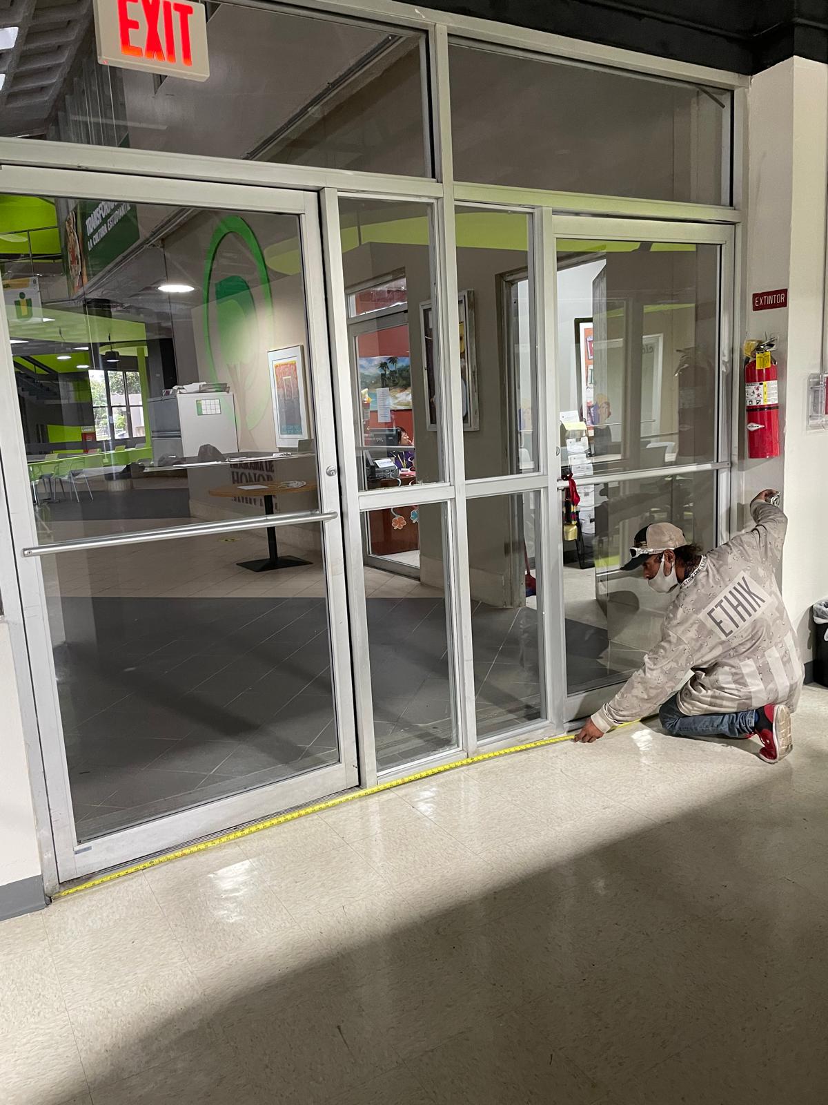 Medición para sistema de puertas